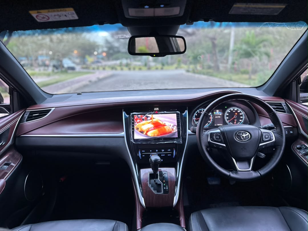 TOYOTA HARRIER thumbnail 5